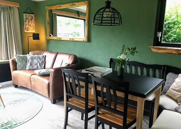 With Balcony In Veluwe Chalet Garderen